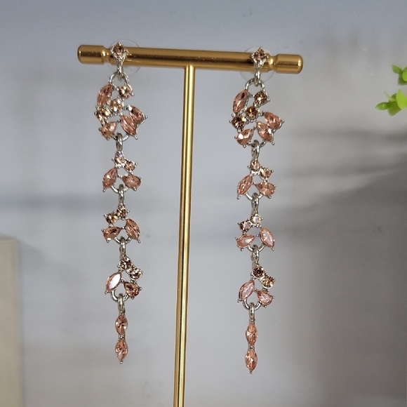 CHAMPAGNE ROSE CRYSTAL DRIP EARRINGS - Picture 4 of 8